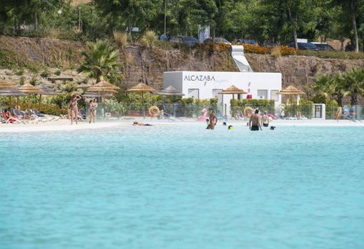 Sol, relax y seguridad junto al mar en una laguna artificial única en España