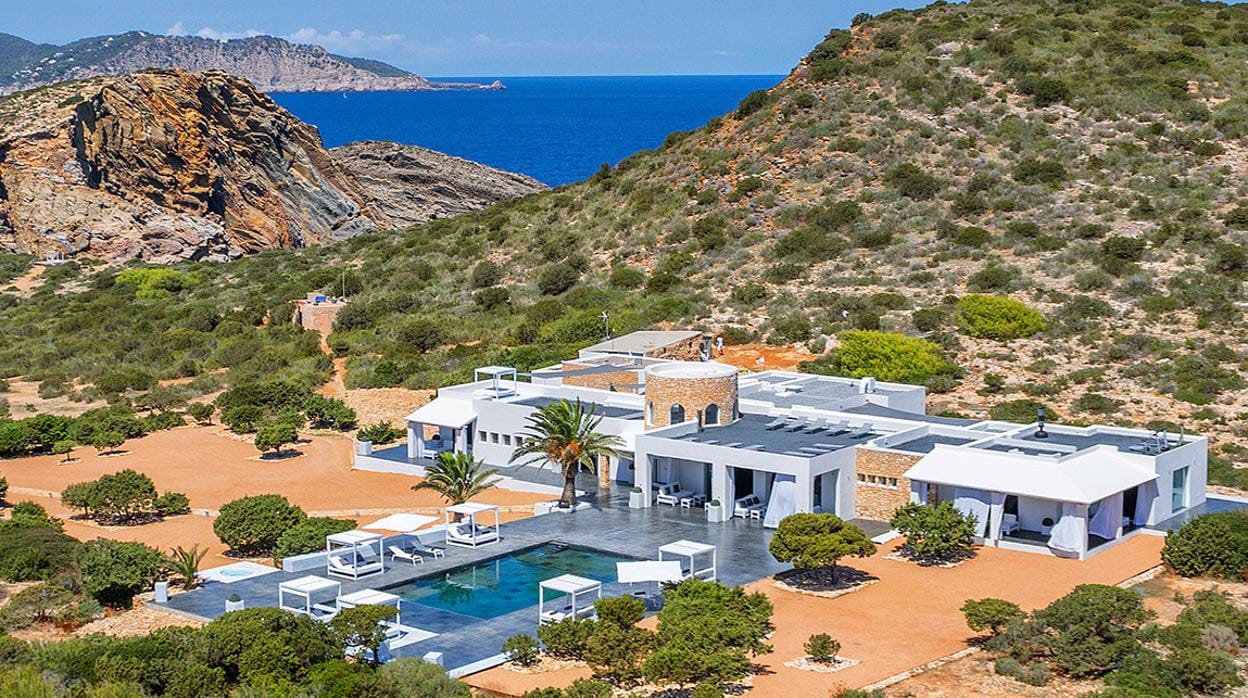Vista de la villa situada en la isla de Tagomago, situada a menos de un kilómetro de Ibiza