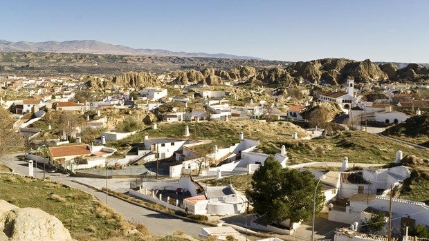 La capital europea de las casas cuevas está en un pueblo de Granada