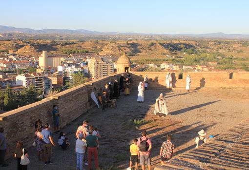 Turistas en el castillo de Monzón