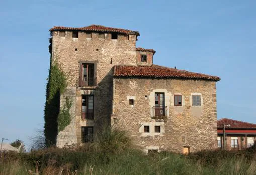 La casa familiar de los Calderón de la Barca, un palacio abandonado en Cantabria