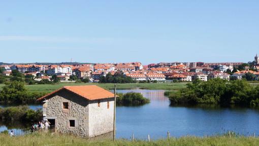Vista del Molino de las Aves y de la Marisma de Santoña, Victoria y Joyel