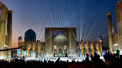 Espectáculo en la Plaza del Registán de Samarcanda
