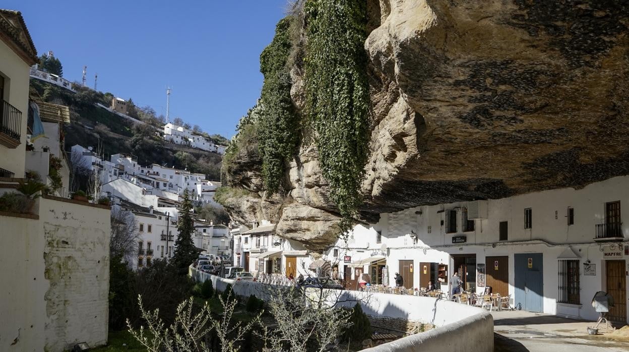 Panorámica de la localidad gaditana de Setenil de las Bodegas