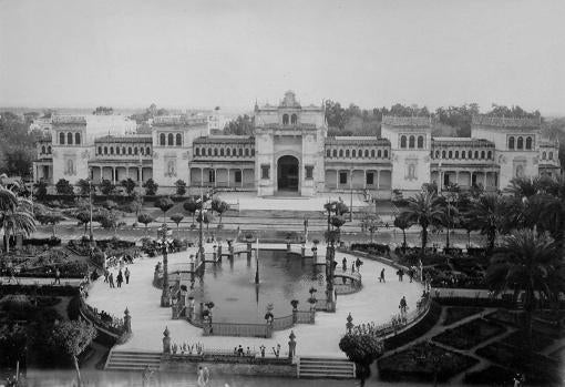 Plaza de América en el parque de María Luisa