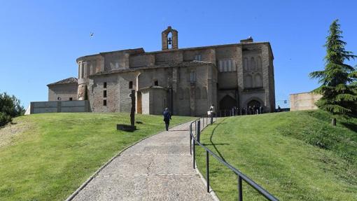 Vista de la Iglesia de La Pergrina en Sahagún (León)