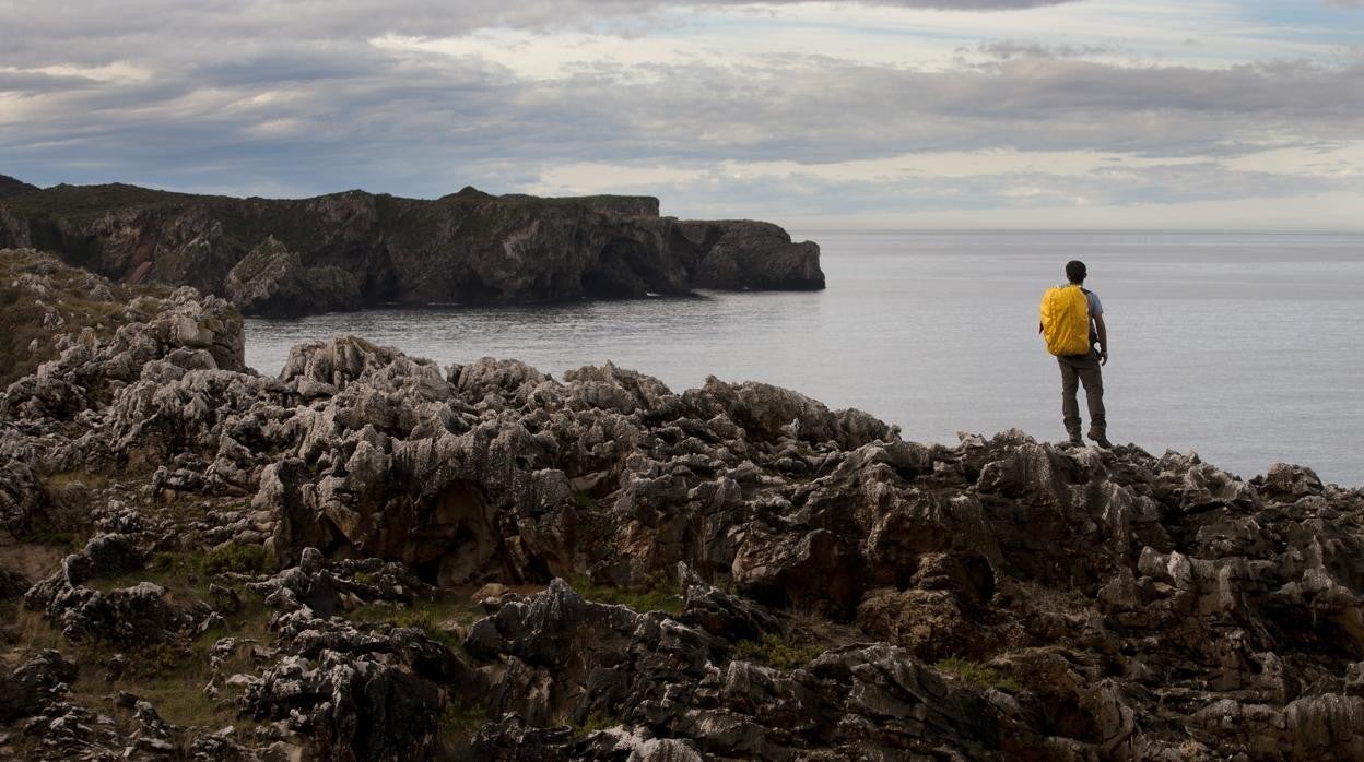 Un peregrino en la costa de Llanes