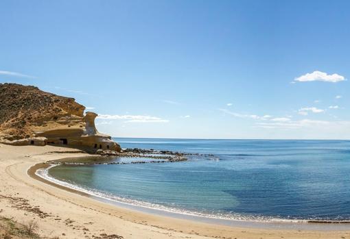 Los Cocedores es la última playa de la provincia de Almería en el límite con Murcia.