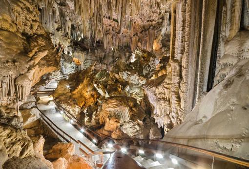 Interior de la Cueva de Nerja