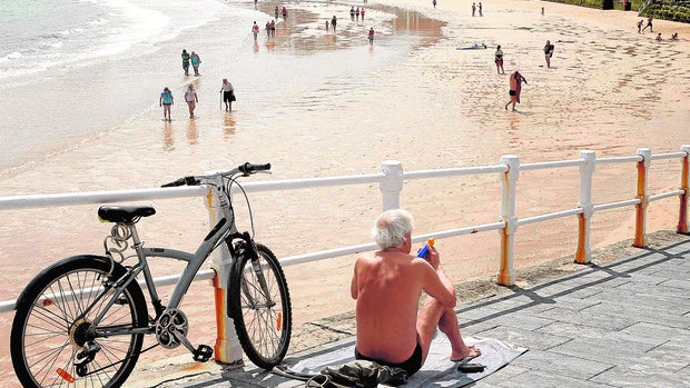 'Tren playero': cómo ir y volver a la playa en el día desde Castilla y León