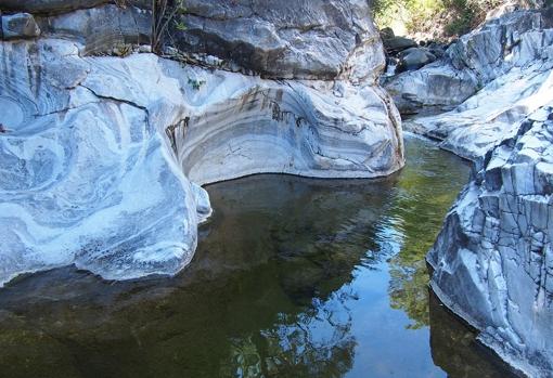 Erosión en las rocas por el río Padrón