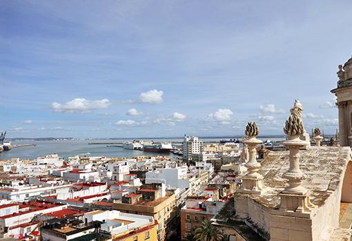 Panorámica desde la Torre del Reloj en la Catedral de Cádiz