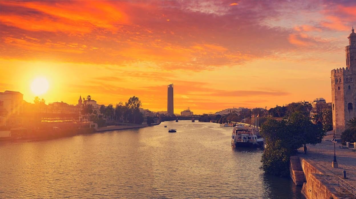 Atardecer en Sevilla visto desde el Puente de San Telmo