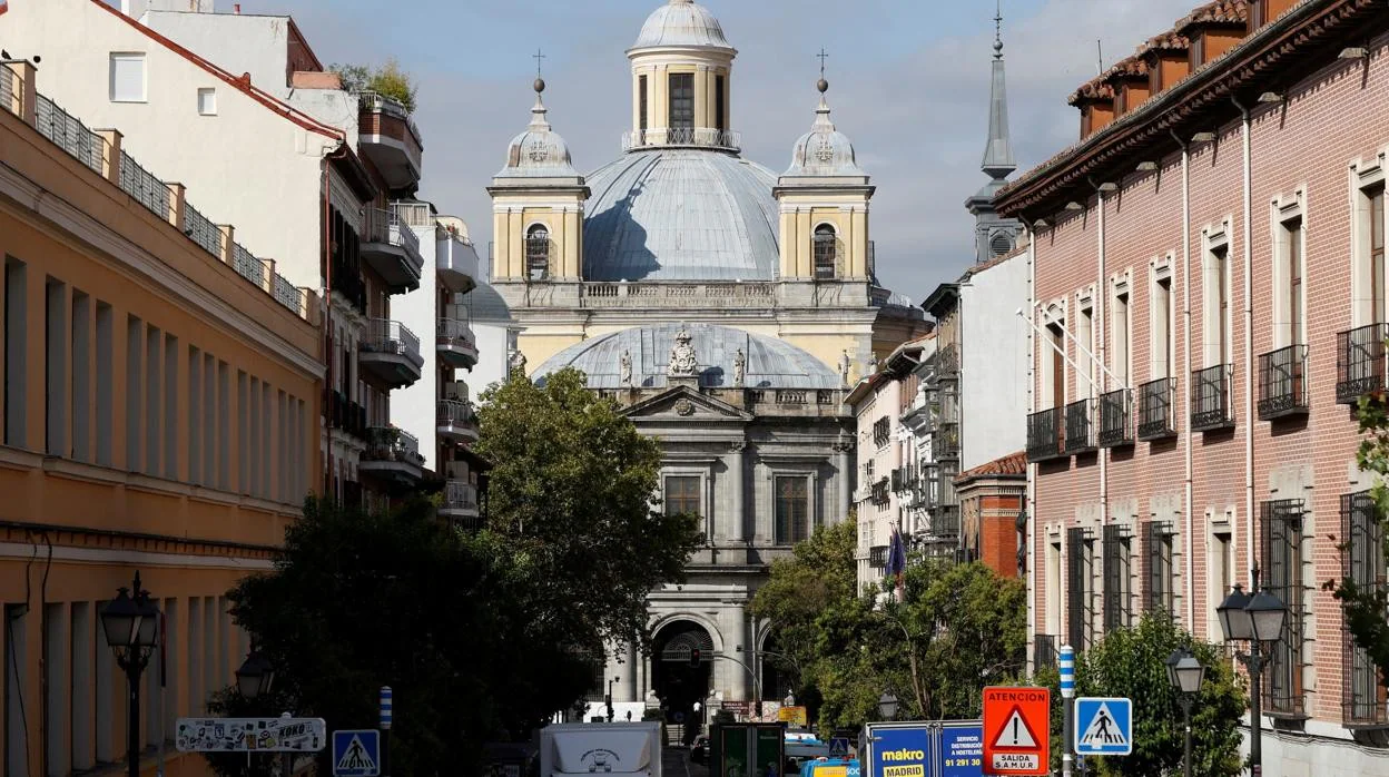 Fachada de la Basílica de San Francisco El Grande de Madrid