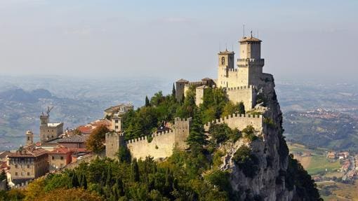 Fortaleza de San Marino, con la Torre Guaita en primer plano, sobre el Monte Titano