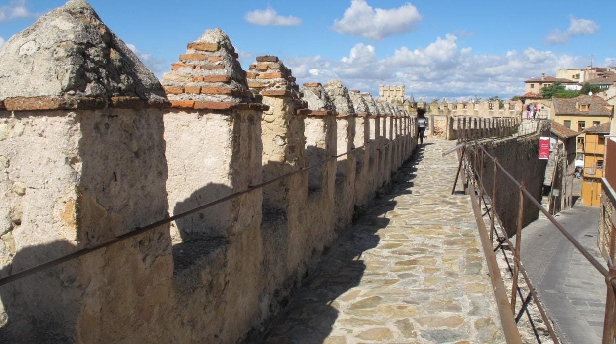 Tramo de la muralla de Segovia a la que se accede por la puerta de San Andrés