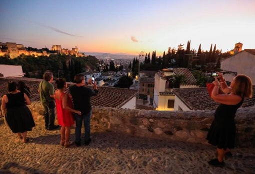 Mirador en el barrio granadino del Sacromoonte