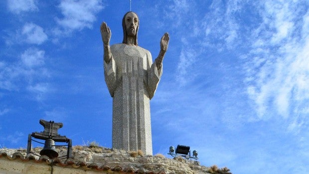 El Cristo más grande de España, parecido al de Río, está en Palencia