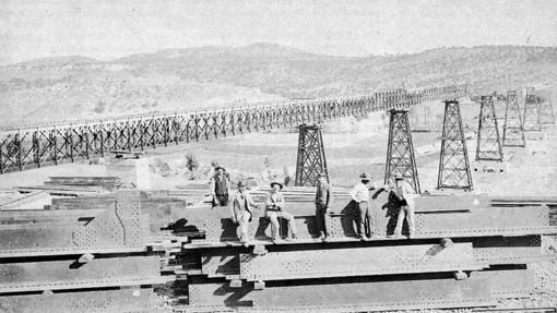 Puente del Hacho en construcción, en 1895