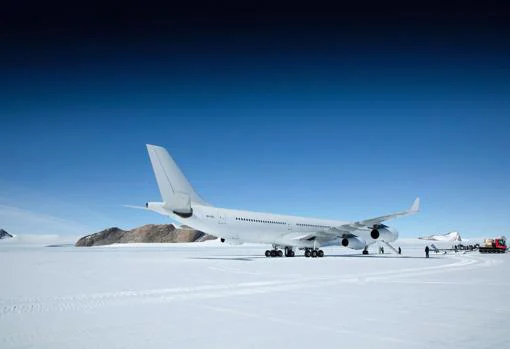 El A340, a principios de noviembre, en la Antártida