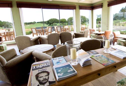 Sala de lectura y cafetería