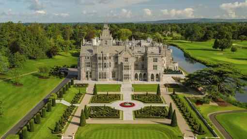 Imagen del hotel palacio Adare Manor, en Irlanda
