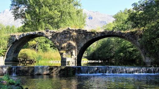 Puente romano de Villafeide, en el Camino Olvidado