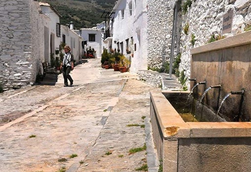 Fuente en las calles de Capileira