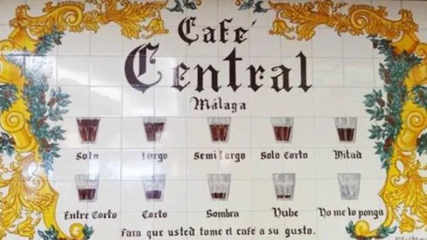 Emblemático azulejo del 'Café Central', histórico establecimiento de Málaga