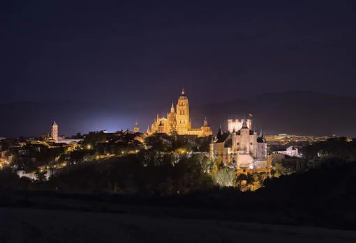 El Alcázar y la catedral vistas de noche
