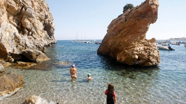 Calahonda, paraíso del descanso y del buceo en Granada