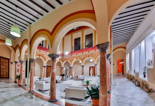 Salón interor del Hotel Palacio de Arizón