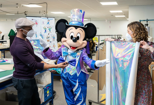 Creando los nuevos outfits de Mickey