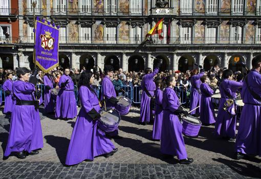 Tamborrada en la plaza Mayor de Madrid