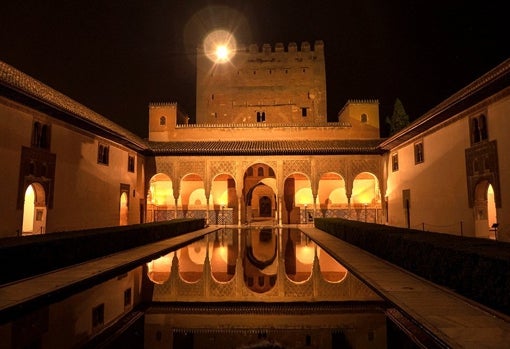 La Alhambra, de noche