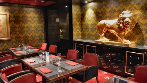 El león de los Médici preside el restaurante Fiorentina Steak House