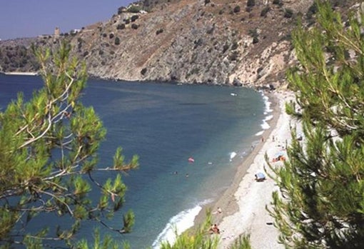 Las cinco mejores calas donde bañarse en la costa de Málaga