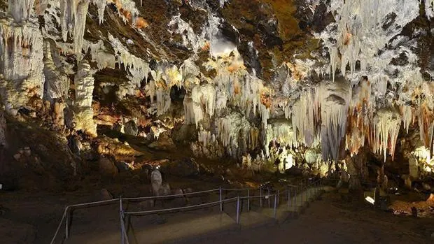 Dos espectaculares cuevas cerca de Madrid para una excursión de éxito