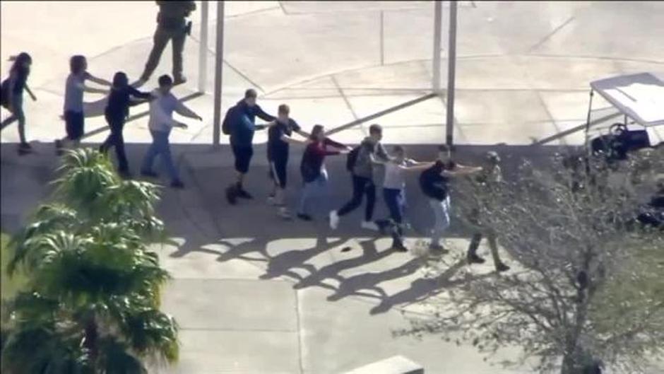 La policía hace públicas 10 angustiosas llamadas desde el interior del instituto de Parkland