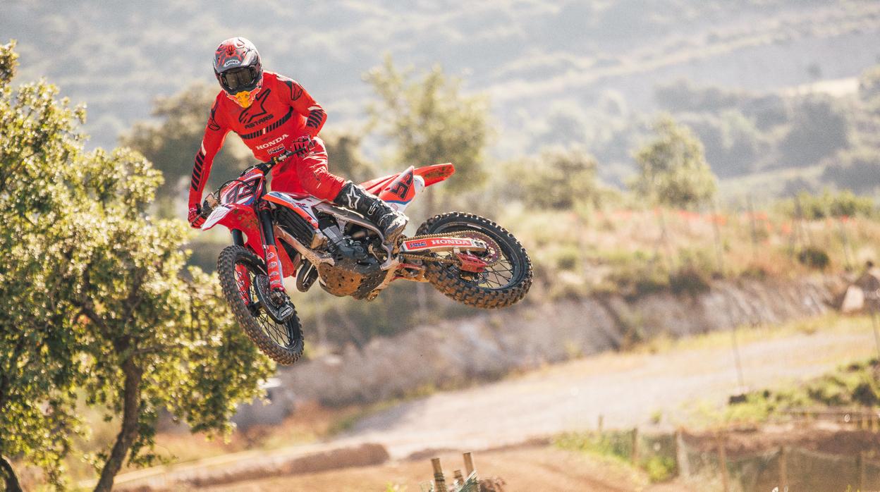 Marc Márquez vuelve a entrenar con una brutal sesión de motocross